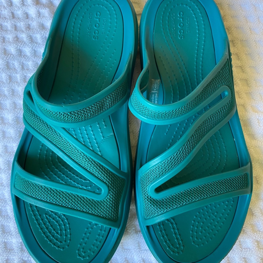 Crocs beach and pool shoes. Size 8. Teal green.